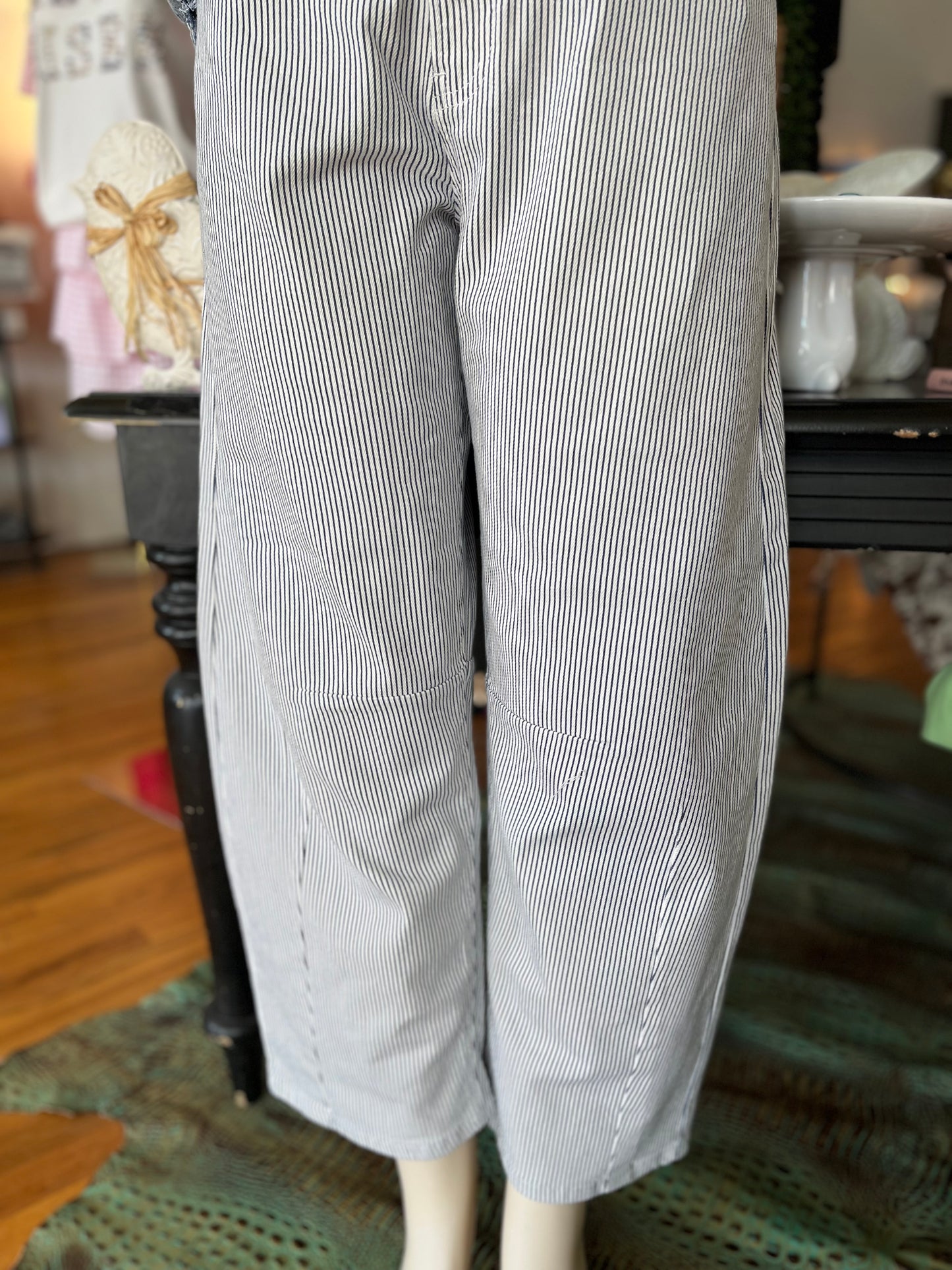 Striped barrel jeans