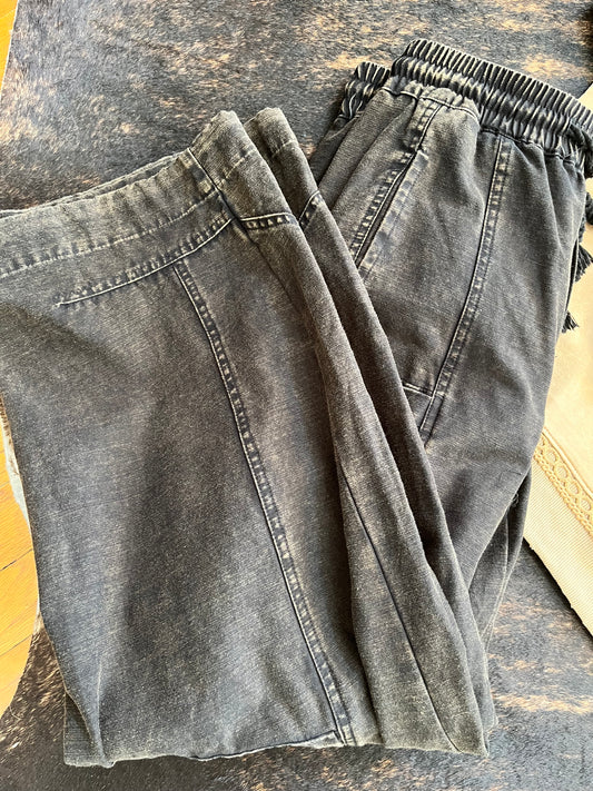 Black big pocket trousers
