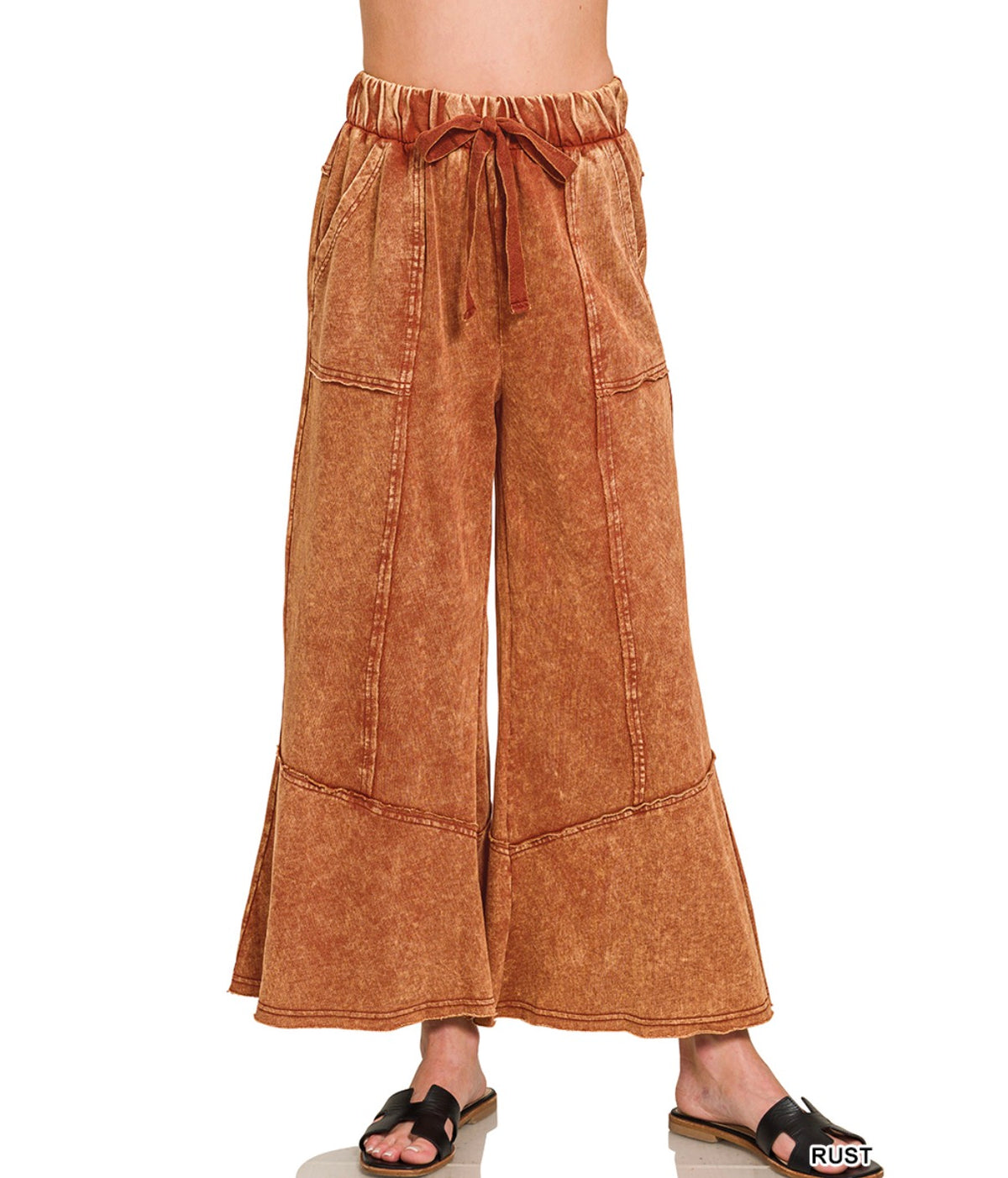 EXPOSED-SEAM FLARE HEM PANTS WITH POCKETS