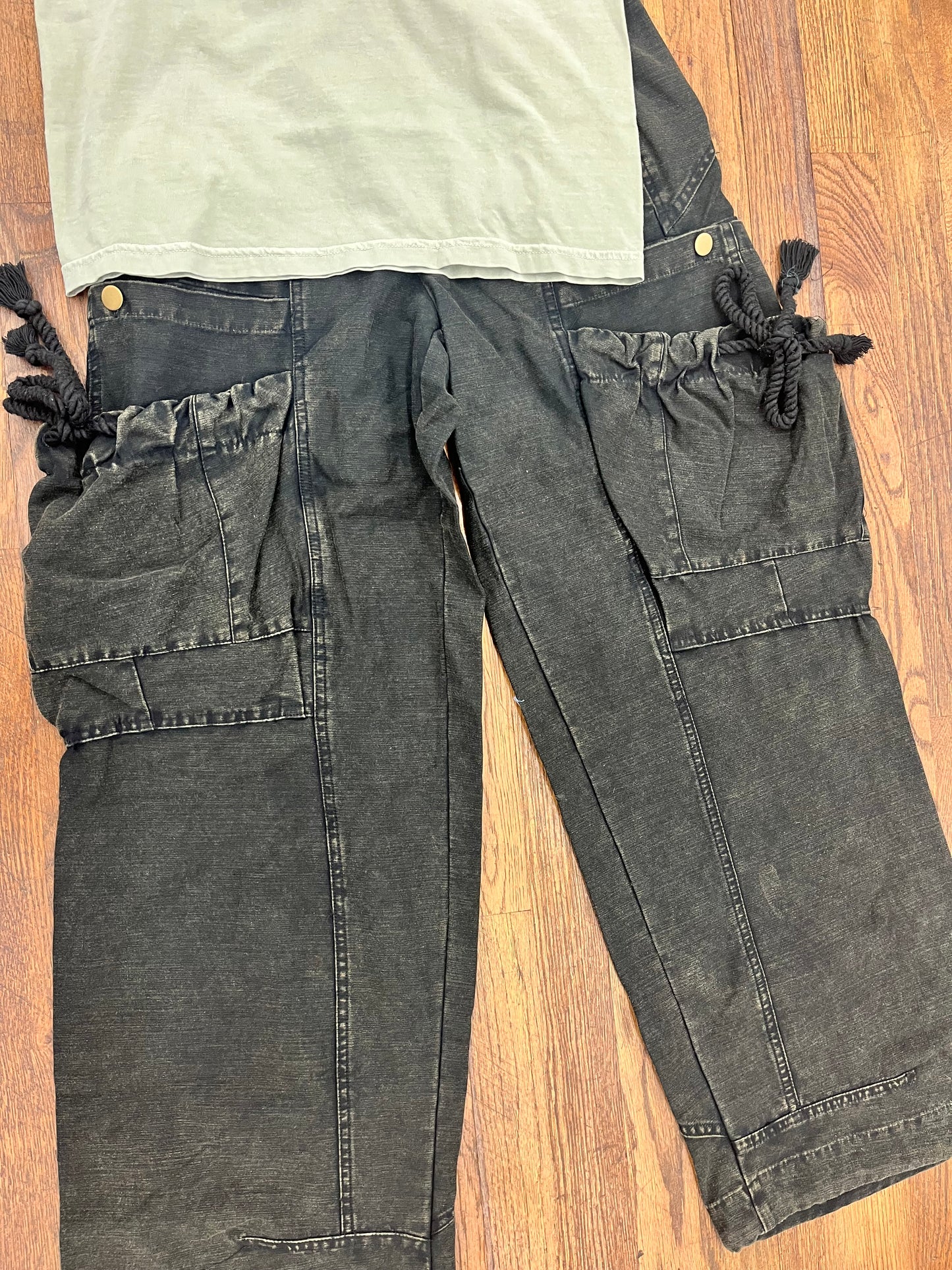 Black big pocket trousers