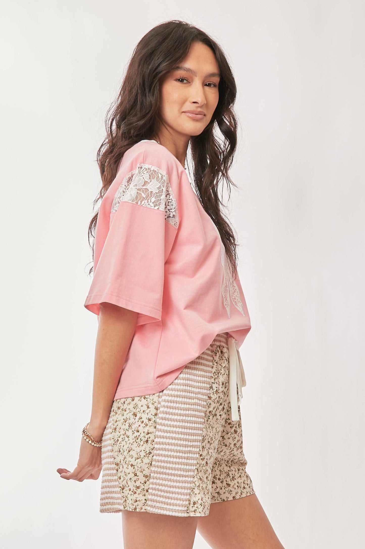 LACE EMBROIDERED RIBBON PATCH SHORT SLEEVE TOP