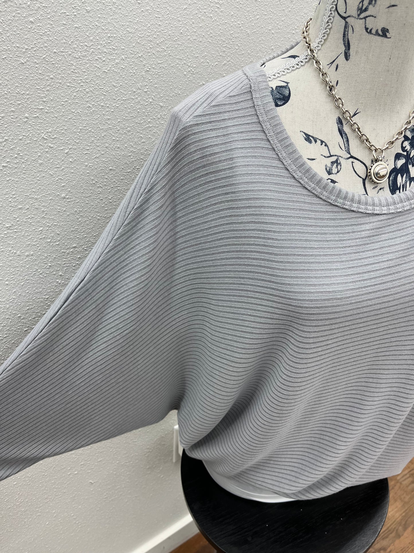 Ribbed batwing long sleeve boat neck sweater
