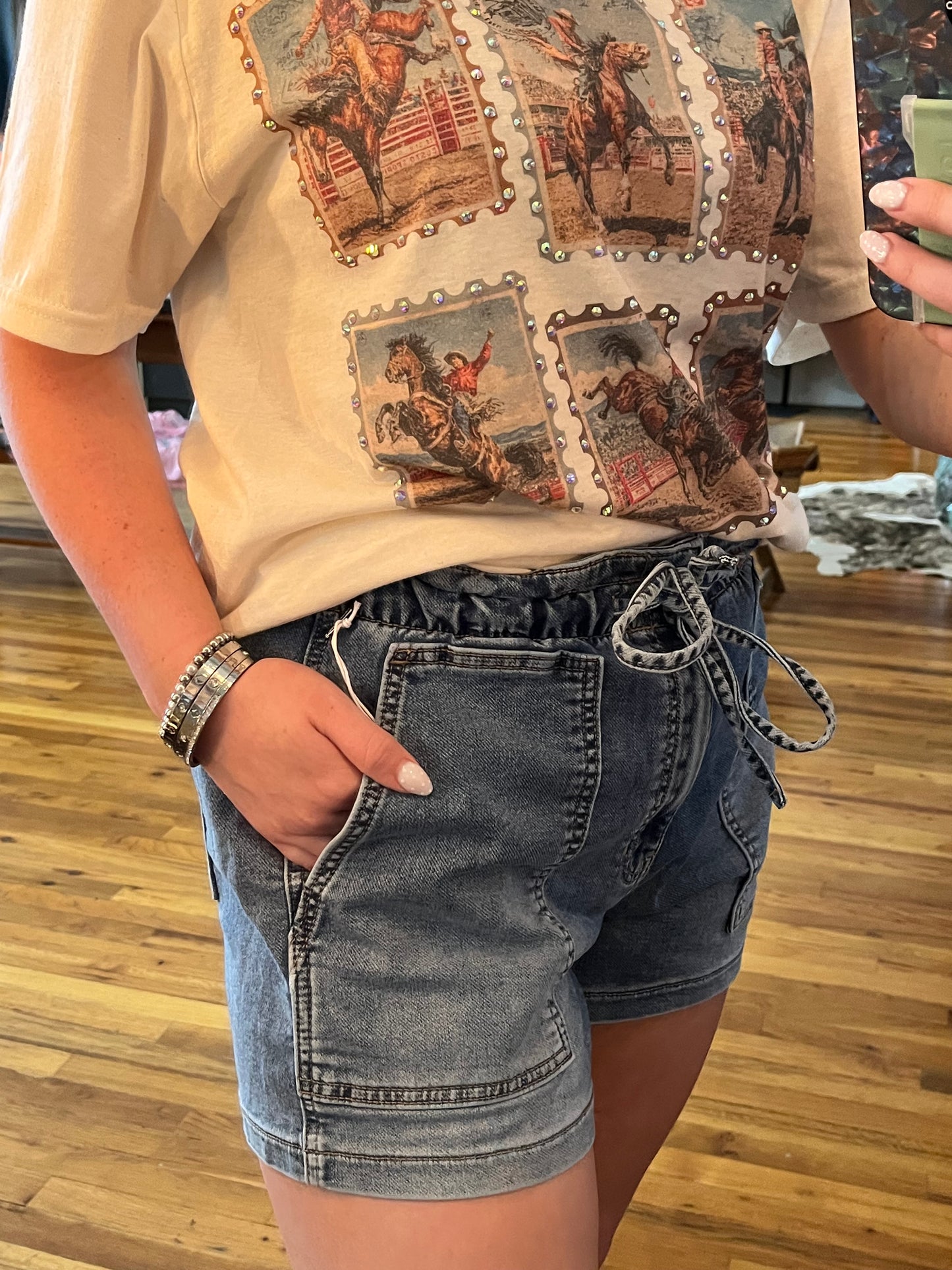 Pull on patch pocket shorts ￼