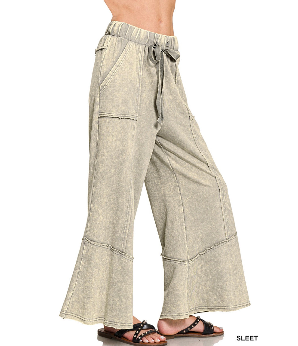 EXPOSED-SEAM FLARE HEM PANTS WITH POCKETS