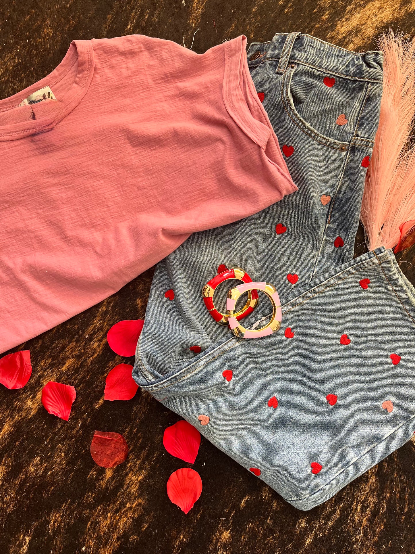 HEART EMBROIDERED BOYFRIEND JEANS