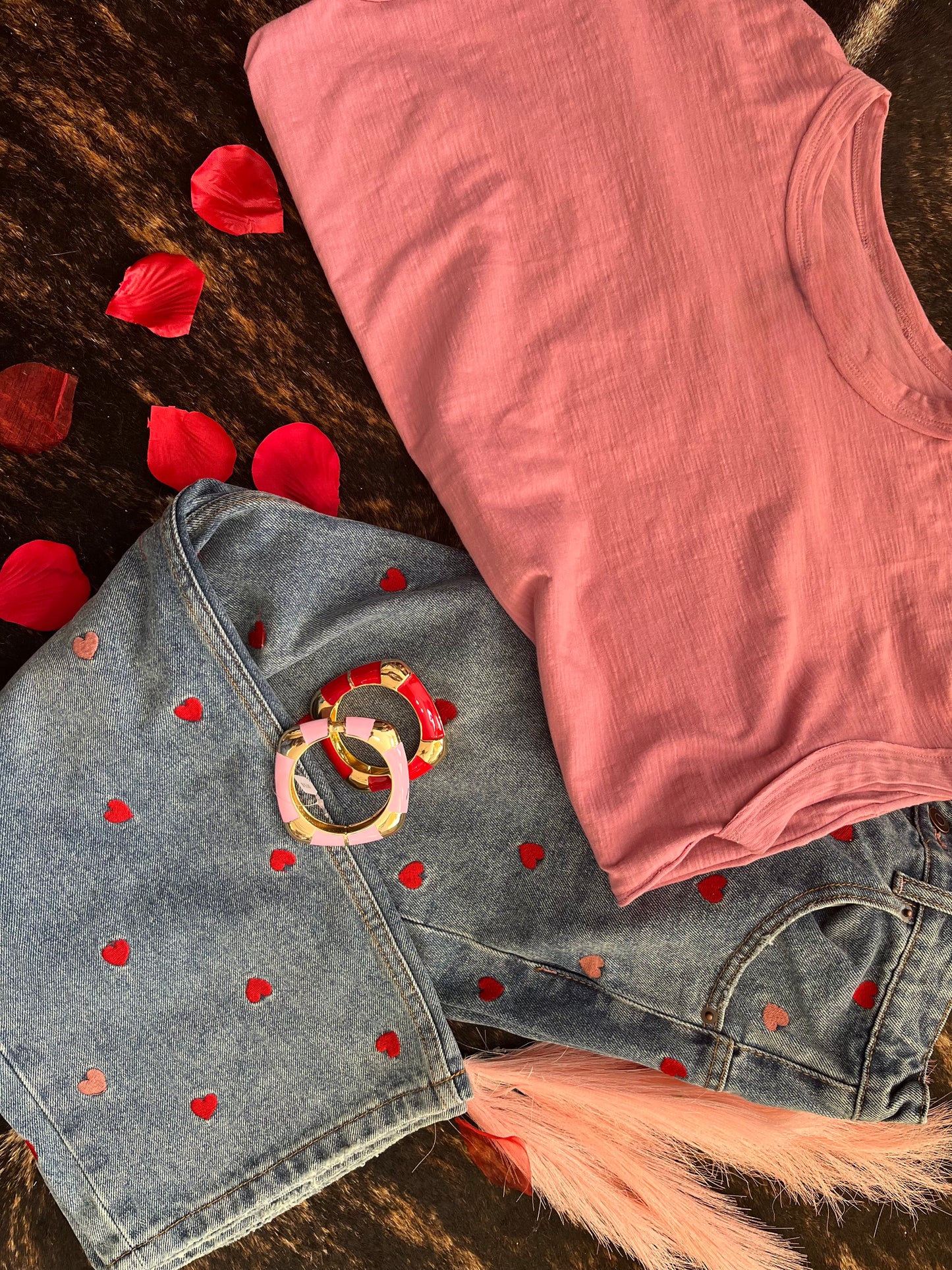 HEART EMBROIDERED BOYFRIEND JEANS