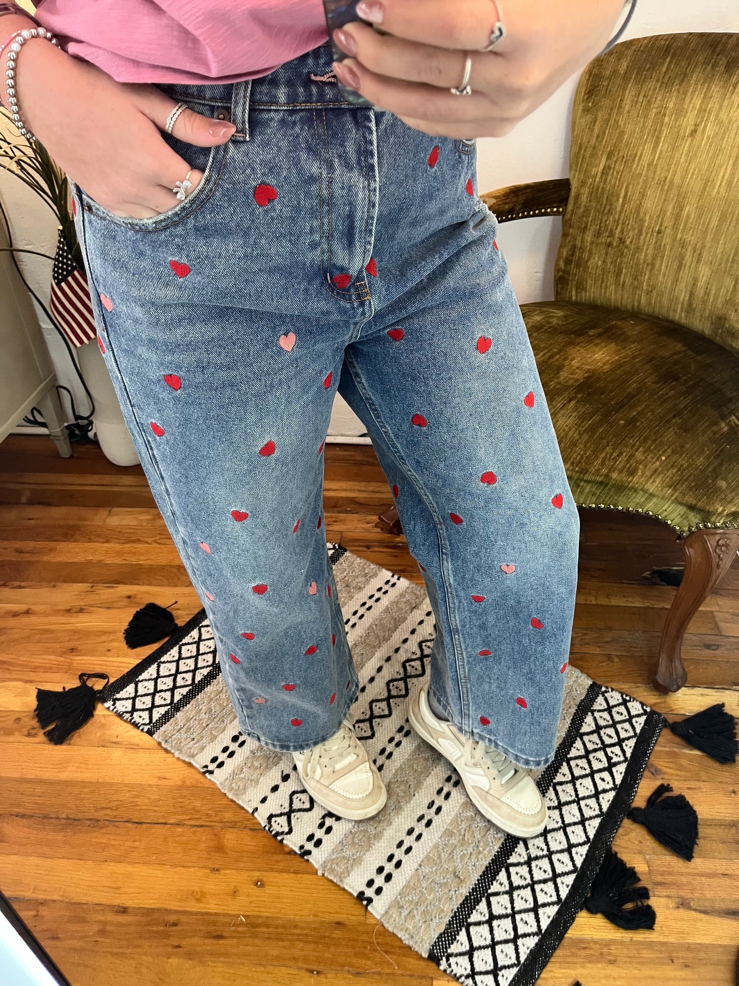 HEART EMBROIDERED BOYFRIEND JEANS