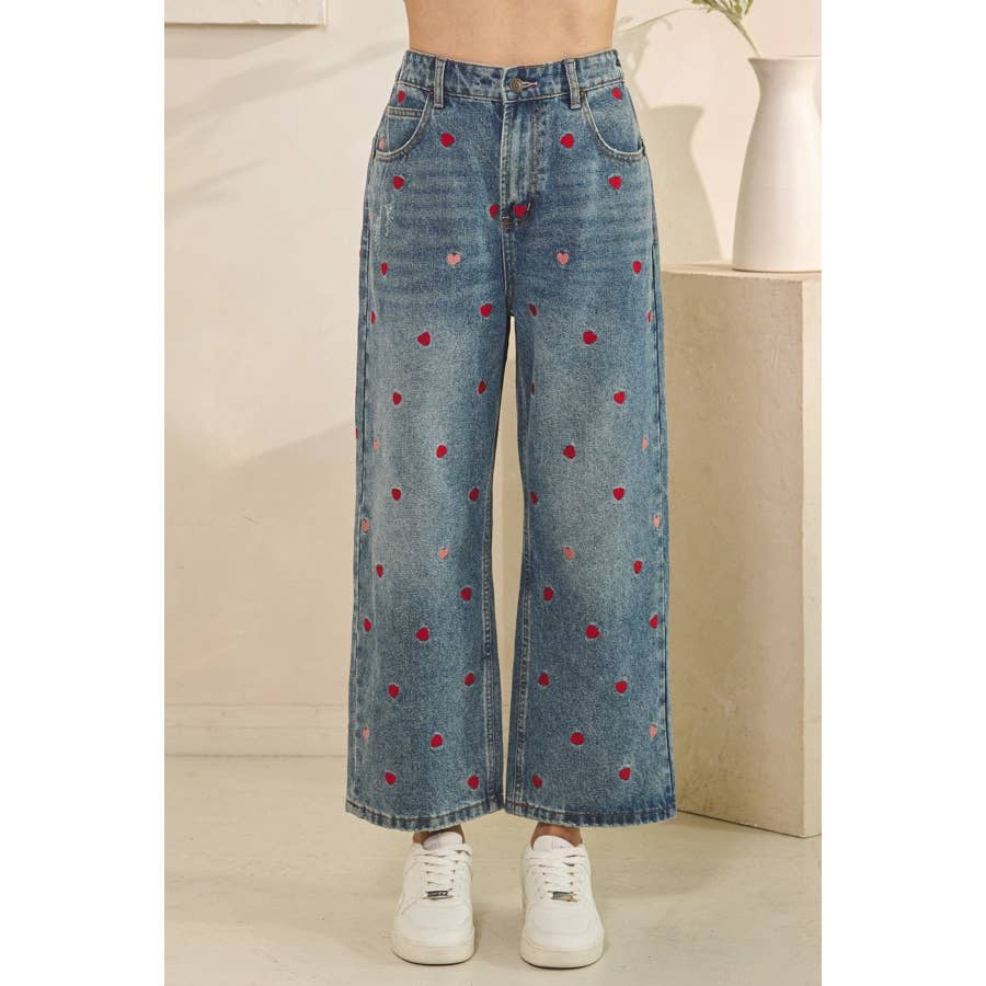 HEART EMBROIDERED BOYFRIEND JEANS
