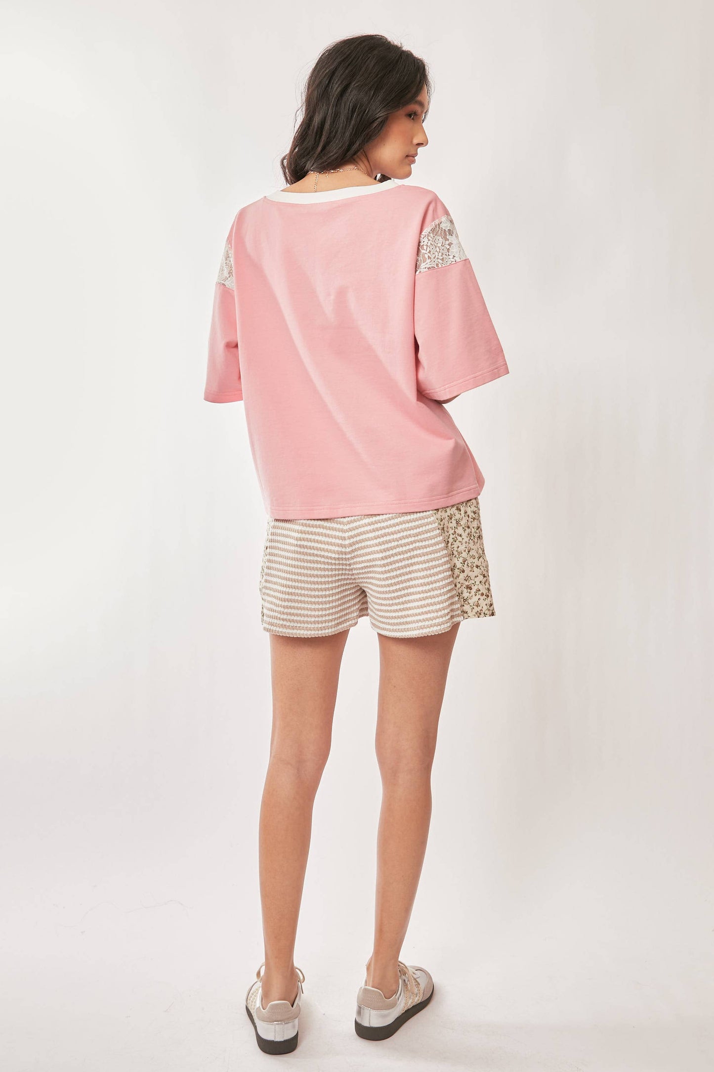 LACE EMBROIDERED RIBBON PATCH SHORT SLEEVE TOP